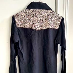 Western all day show shirt.  Size med.  Really catches the eye in the pen.